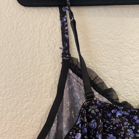 Sexy silky tank with adjustable straps - Picture 4 of 5